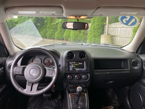 Used 2015 Jeep Patriot Latitude AWD/4WD image 16
