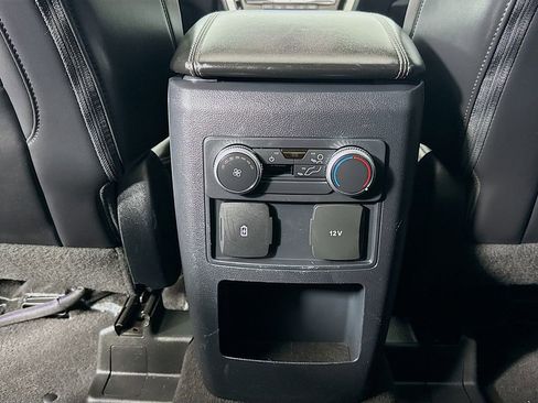 Used 2021 Ford Explorer XLT image 28