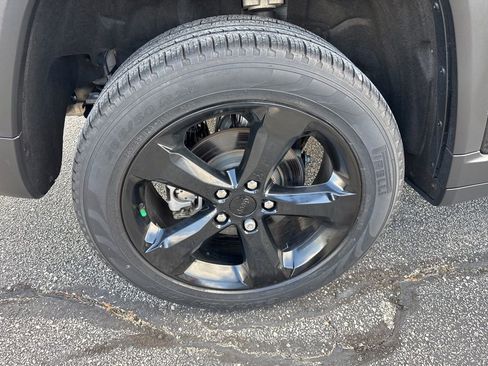 Used 2022 Jeep Grand Cherokee Altitude image 11