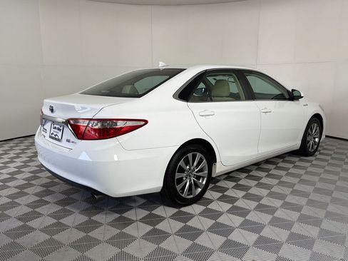 Used 2017 Toyota Camry XLE w/ Moonroof Package FWD image 9