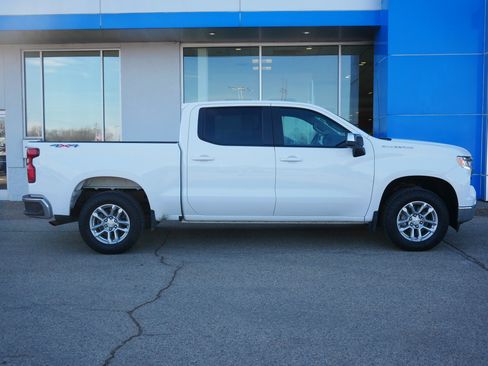 Used 2023 Chevrolet Silverado 1500 LT image 2