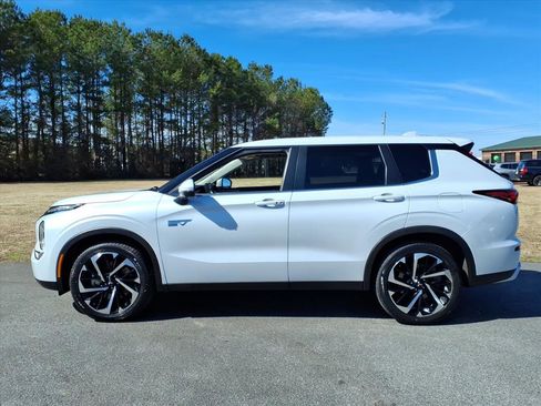 Used 2024 Mitsubishi Outlander SE image 5