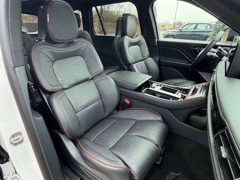 New 2026 Lincoln Aviator Black Label w/ Black Label Special Edition AWD/4WD image 12