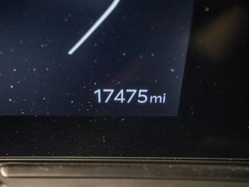 Used 2025 Kia Carnival SX FWD image 20