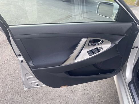 Used 2011 Toyota Camry SE w/ SE Extra-Value Pkg #1 image 9