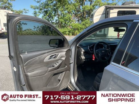 Used 2021 Chevrolet Traverse LS FWD image 4