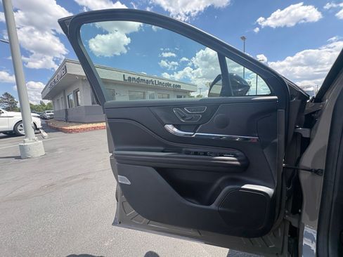 Certified 2025 Lincoln Corsair Reserve AWD/4WD image 17