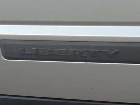 Used 2012 Jeep Liberty Sport AWD/4WD image 13