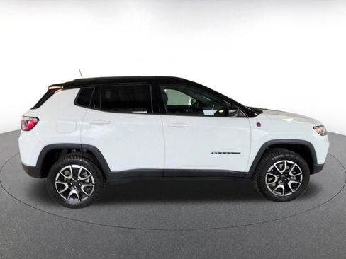 Used 2025 Jeep Compass Trailhawk image 22