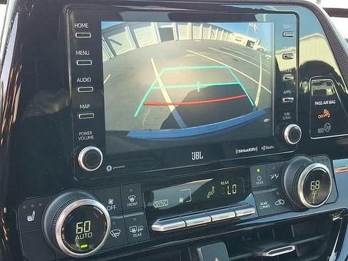 Used 2022 Toyota Highlander XSE AWD/4WD image 12