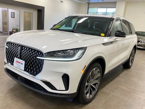 New 2025 Lincoln Aviator AWD image 4