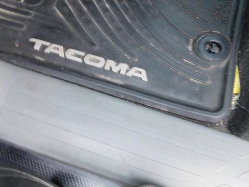 Used 2013 Toyota Tacoma V6 4x4 4dr Double Cab 5.0 ft S w/ TRD Off-Road Pkg image 34