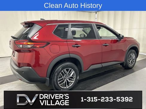 Used 2023 Nissan Rogue S image 2