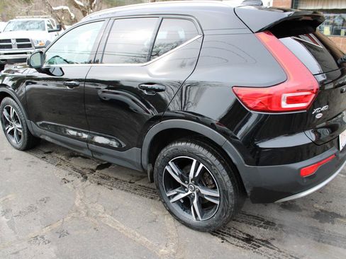 Used 2023 Volvo XC40 B5 Plus image 7