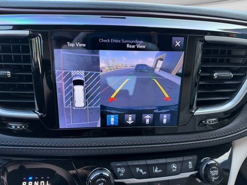 Used 2017 Chrysler Pacifica Limited w/ UConnect Theater Package FWD image 16