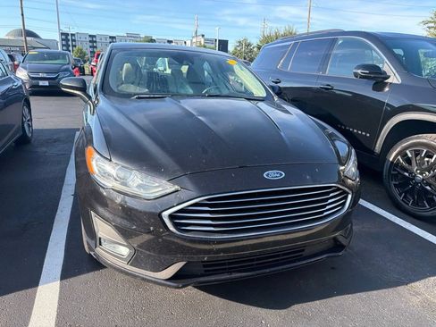Used 2019 Ford Fusion SE w/ Equipment Group 151A FWD image 5
