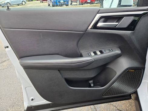 New 2025 Mitsubishi Outlander SE image 19