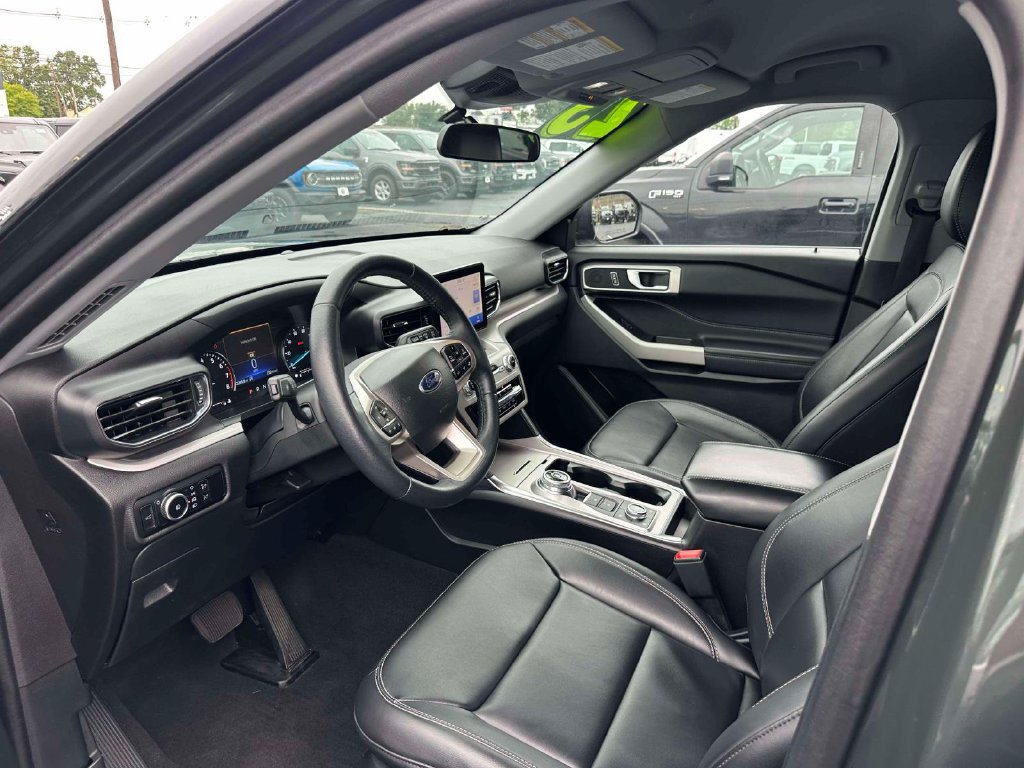 Used 2023 Ford Explorer XLT w/ Equipment Group 202A AWD/4WD image 15
