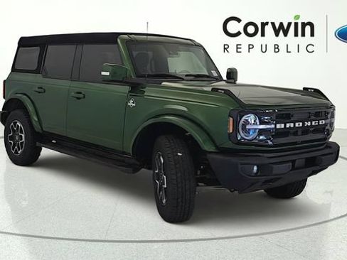Used 2024 Ford Bronco Outer Banks AWD/4WD image 8