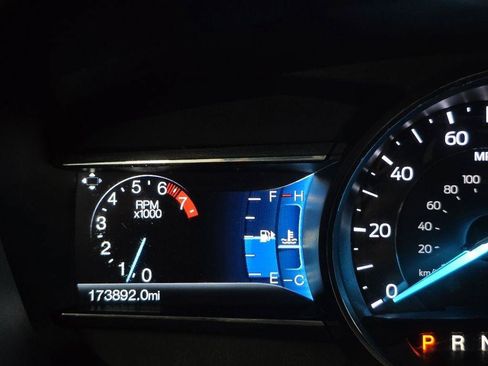 Used 2016 Ford Explorer XLT w/ Equipment Group 201A FWD image 24