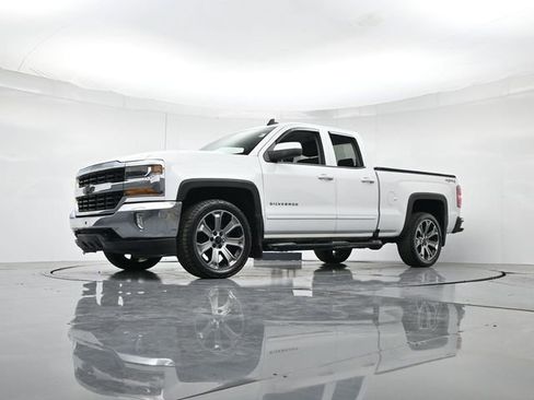Used 2018 Chevrolet Silverado 1500 LT image 32