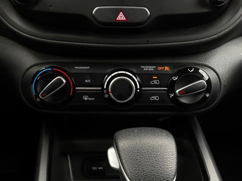 Used 2025 Kia Soul LX w/ LX Technology Package FWD image 24