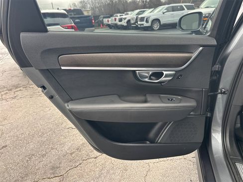 Used 2020 Volvo V90 T6 Cross Country image 22