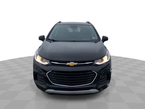 Used 2020 Chevrolet Trax LT w/ Sun & Sound Package image 5