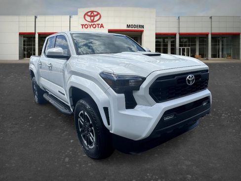 Used 2024 Toyota Tacoma TRD Sport RWD image 3