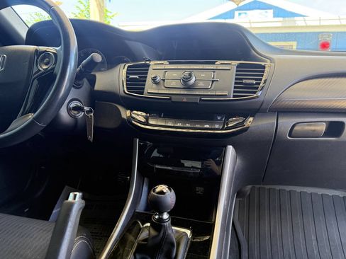 Used 2017 Honda Accord Sport image 13
