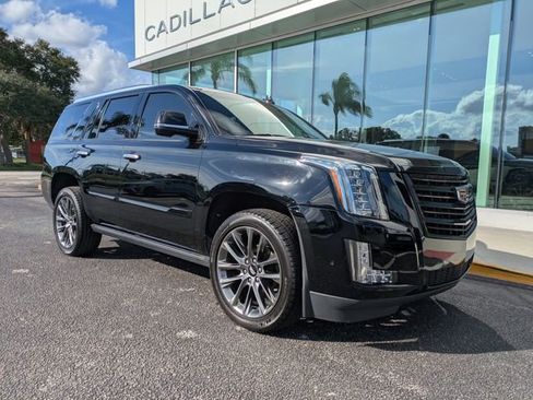Used 2020 Cadillac Escalade Platinum w/ Escalade Sport Edition image 2