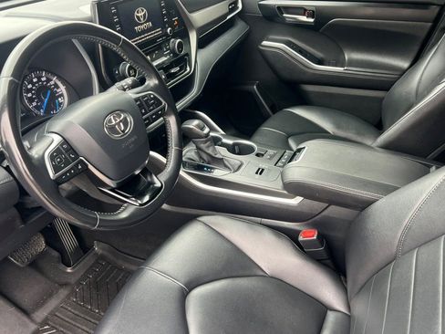 Used 2020 Toyota Highlander XLE image 7