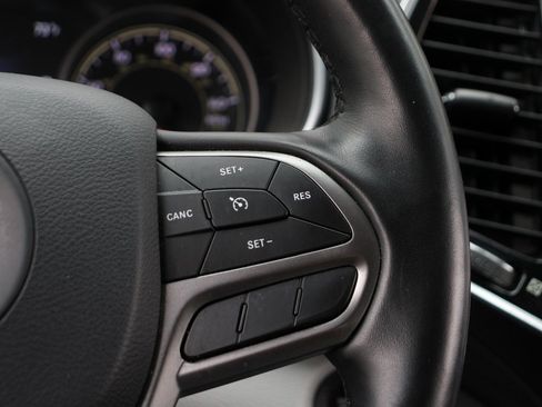 Used 2020 Jeep Cherokee Limited image 23