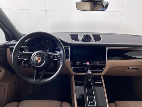 Certified 2026 Porsche Macan AWD/4WD image 23
