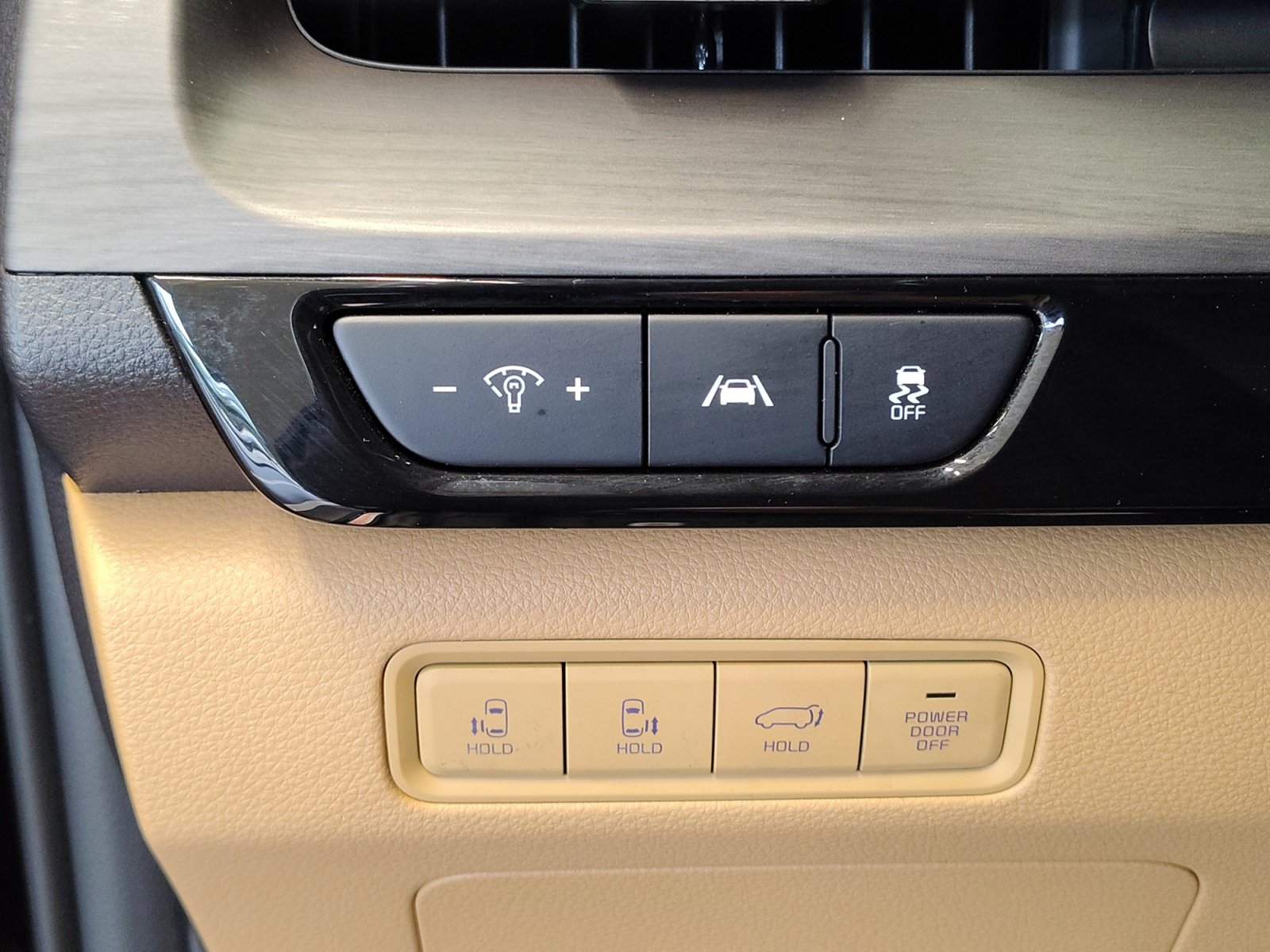 Used 2024 Kia Carnival EX FWD image 27
