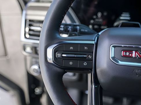 Used 2025 GMC Yukon AT4 Ultimate AWD/4WD image 17