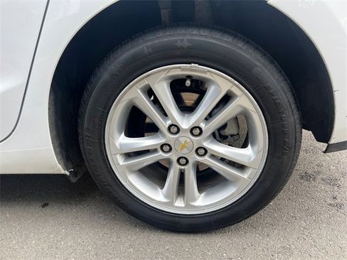 Used 2018 Chevrolet Cruze LT image 24