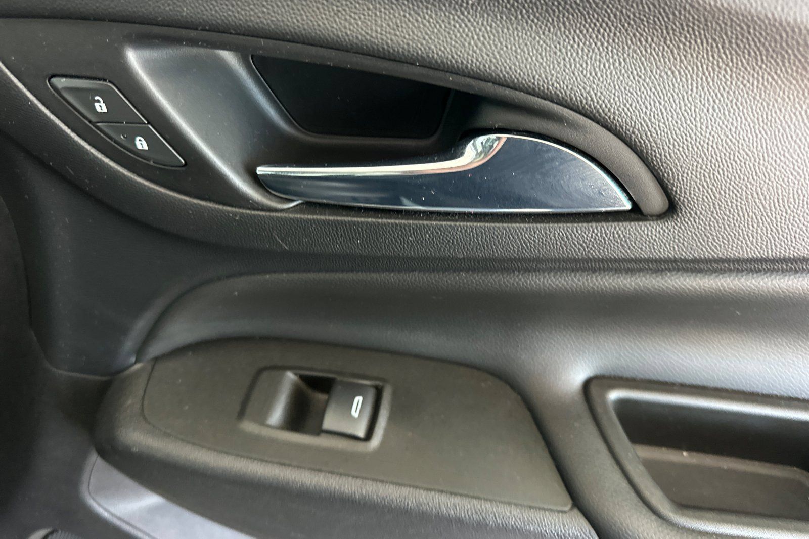 Used 2021 Chevrolet Equinox Premier FWD image 22
