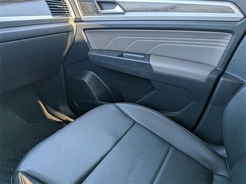 Used 2021 Volkswagen Atlas SE w/ Panoramic Sunroof Package image 18