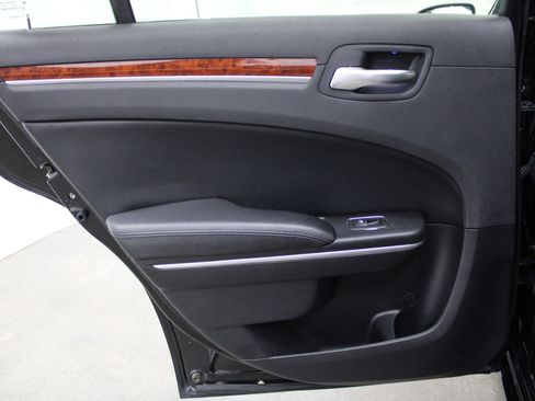 Used 2013 Chrysler 300 image 13