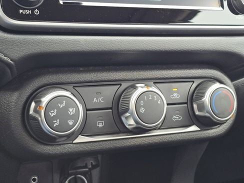 Used 2025 Nissan Versa S w/ Trunk Package image 25