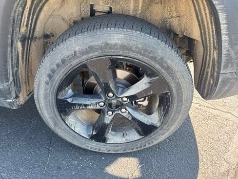 Used 2023 Jeep Grand Cherokee Altitude AWD/4WD image 7