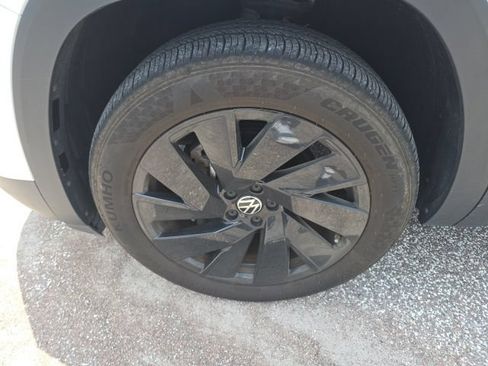 Used 2024 Volkswagen Atlas SE w/ Panoramic Sunroof Package FWD image 7