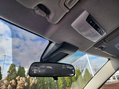 Used 2022 Nissan Kicks S image 33