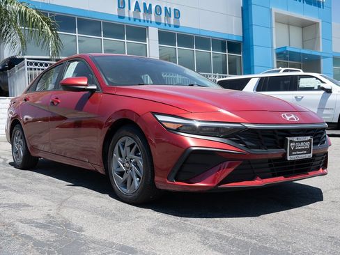 Used 2024 Hyundai Elantra SEL FWD image 1