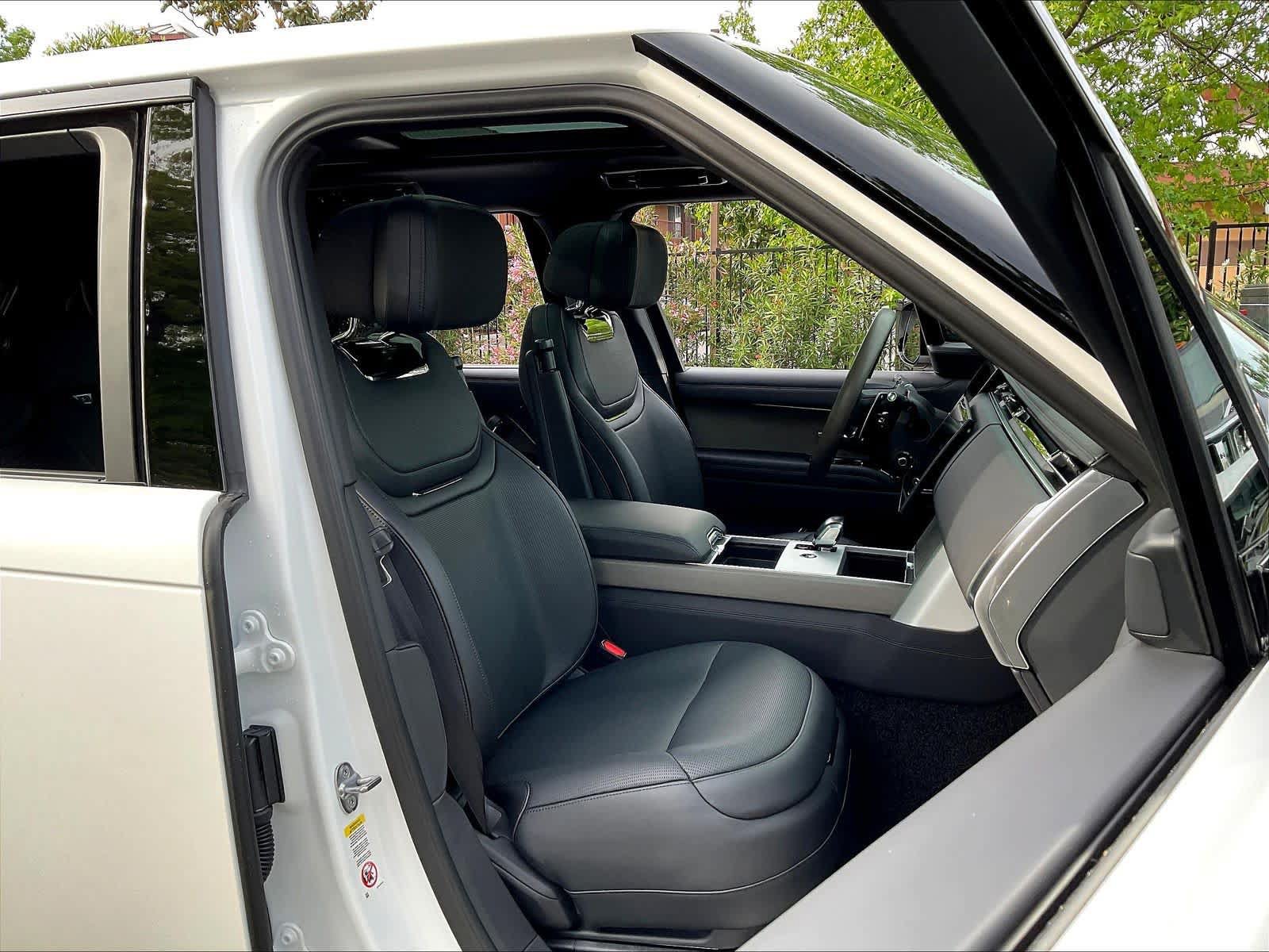 New 2026 Land Rover Range Rover SV AWD/4WD image 31