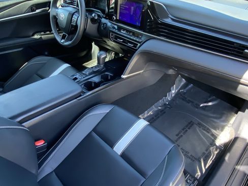 Certified 2025 Toyota Camry SE image 9