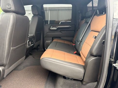 Used 2024 Chevrolet Silverado 2500 High Country w/ Technology Package AWD/4WD image 19