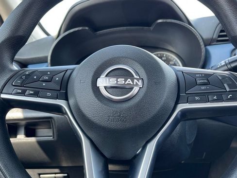 Used 2025 Nissan Versa SV FWD image 30