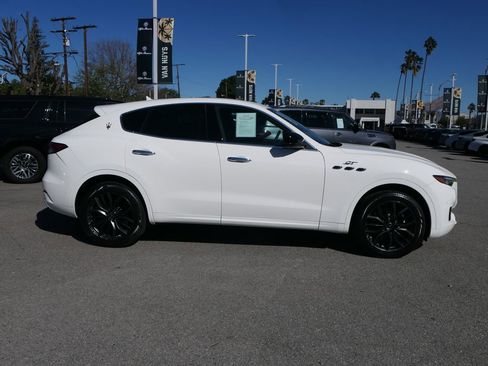 Used 2024 Maserati Levante GT Ultima image 3